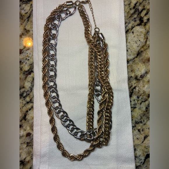 Guess layered necklace with chunky link chains.. and a Guess charm bracelet (2) - Picture 4 of 16